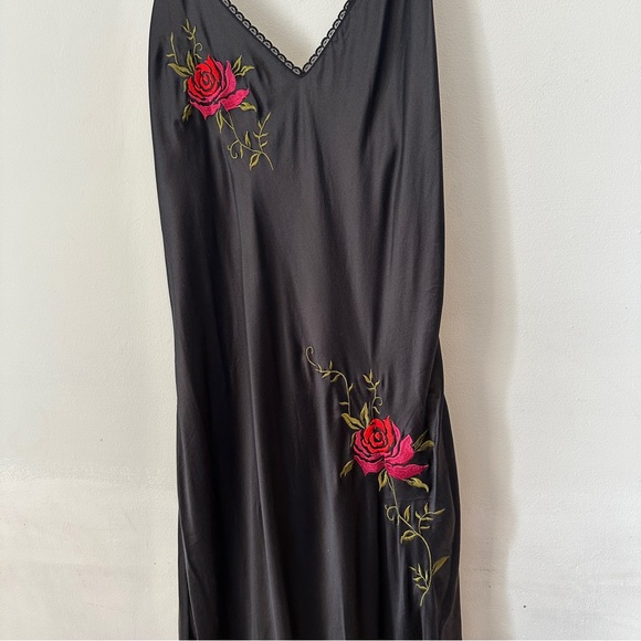 Vintage Y2K Victoria’s Secret Silk Slip Dress Black Red Roses - Picture 2 of 7
